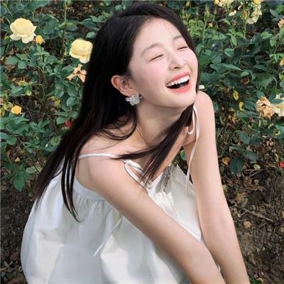抽象画中的越南少女